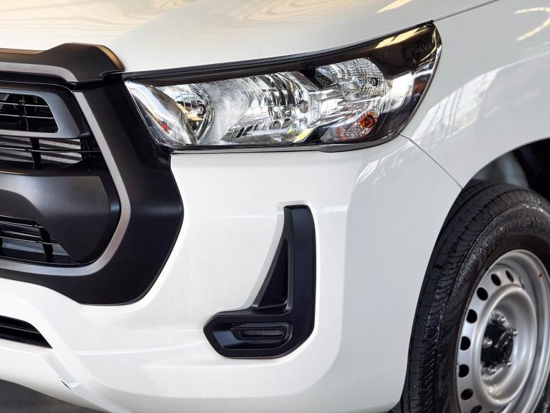 REVO SINGLE CAB 2.4 ENTRY ZEDITION