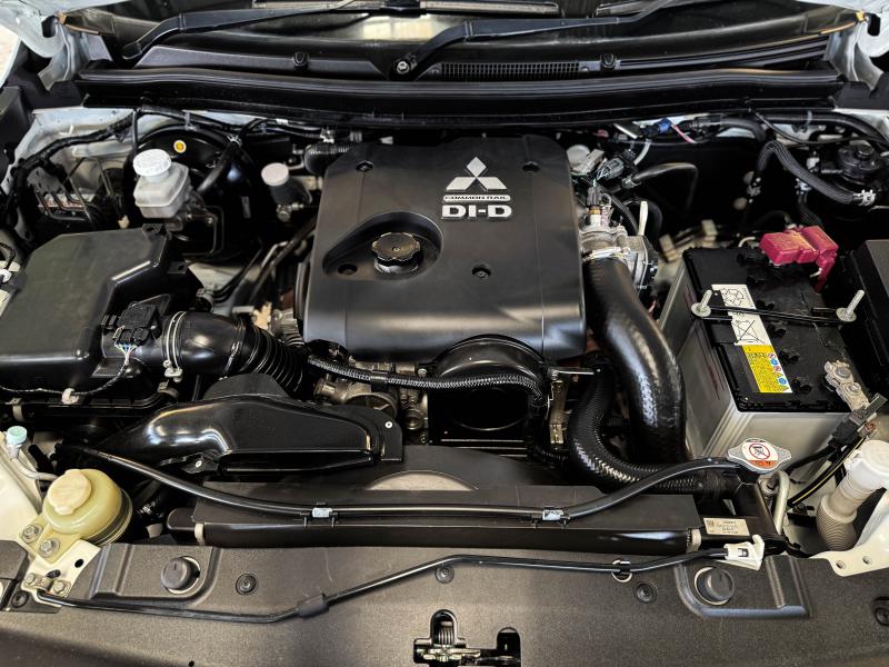 TRITON MEGA CAB 2.4 GLX LIMITED EDTION