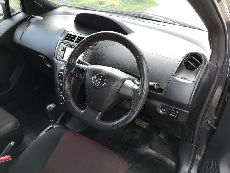 YARIS​ 1.5​ RS,A/T