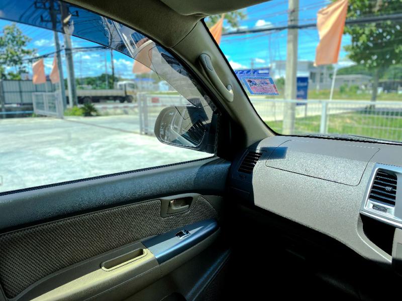 VIGO CHAMP 4DR 2.5 E PRERUNNER 