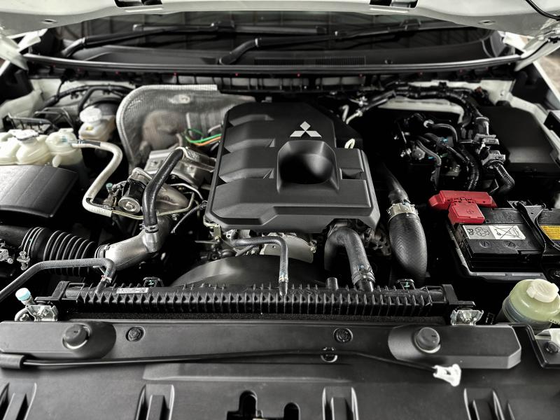 TRITON SINGLE CAB 2.4 PRO 4WD